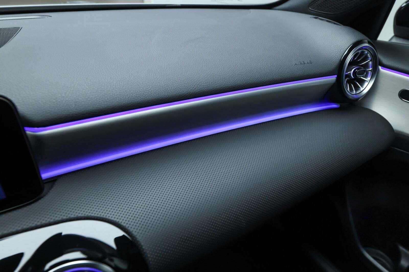 Grå Mercedes A200 d fra 2025