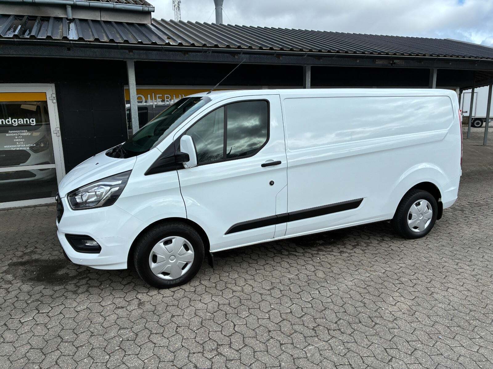 Ford Transit Custom 320 L2 2,0 TDCi 130 Trend