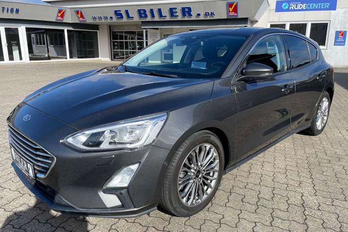 Grå Ford Focus fra 2019 set udefra