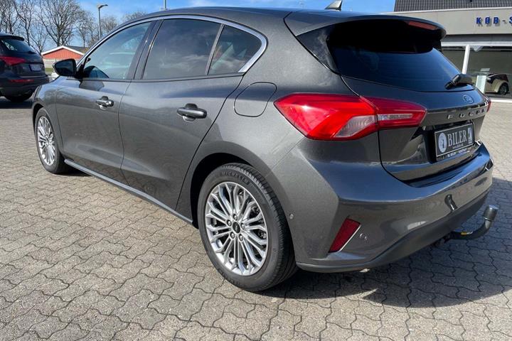 Grå Ford Focus fra 2019