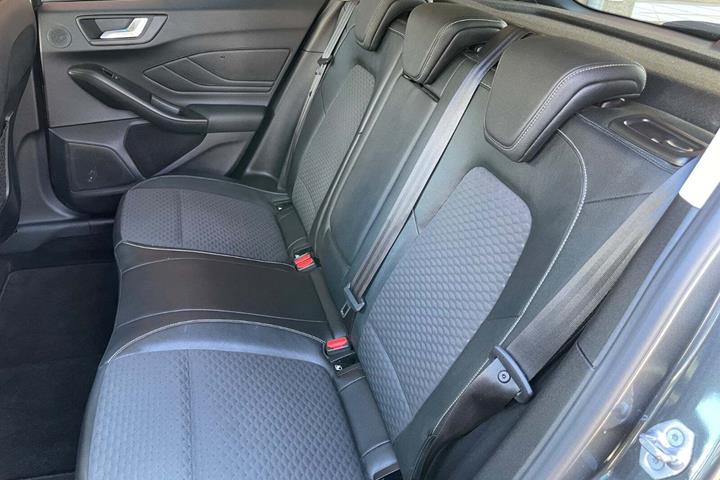 Grå Ford Focus fra 2019