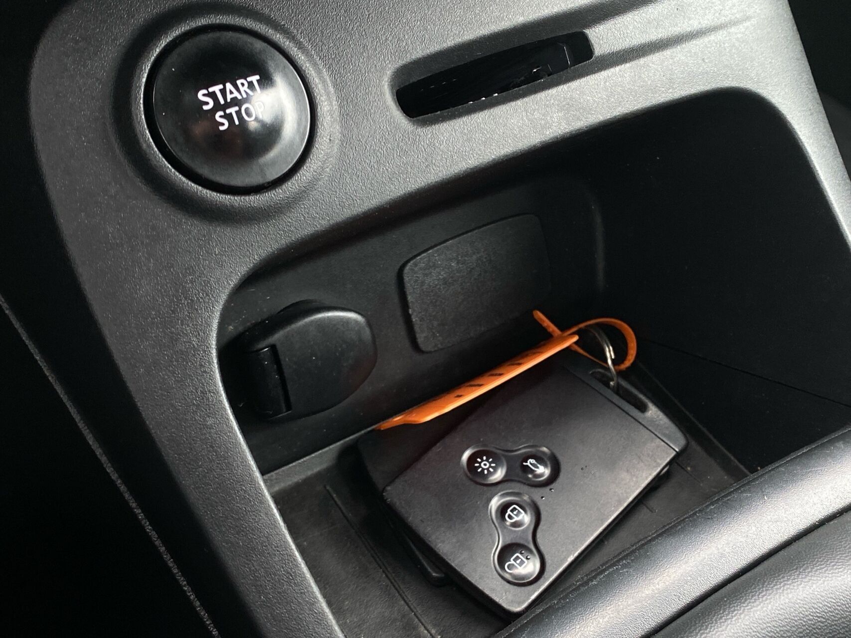 Grå Renault Captur fra 2016