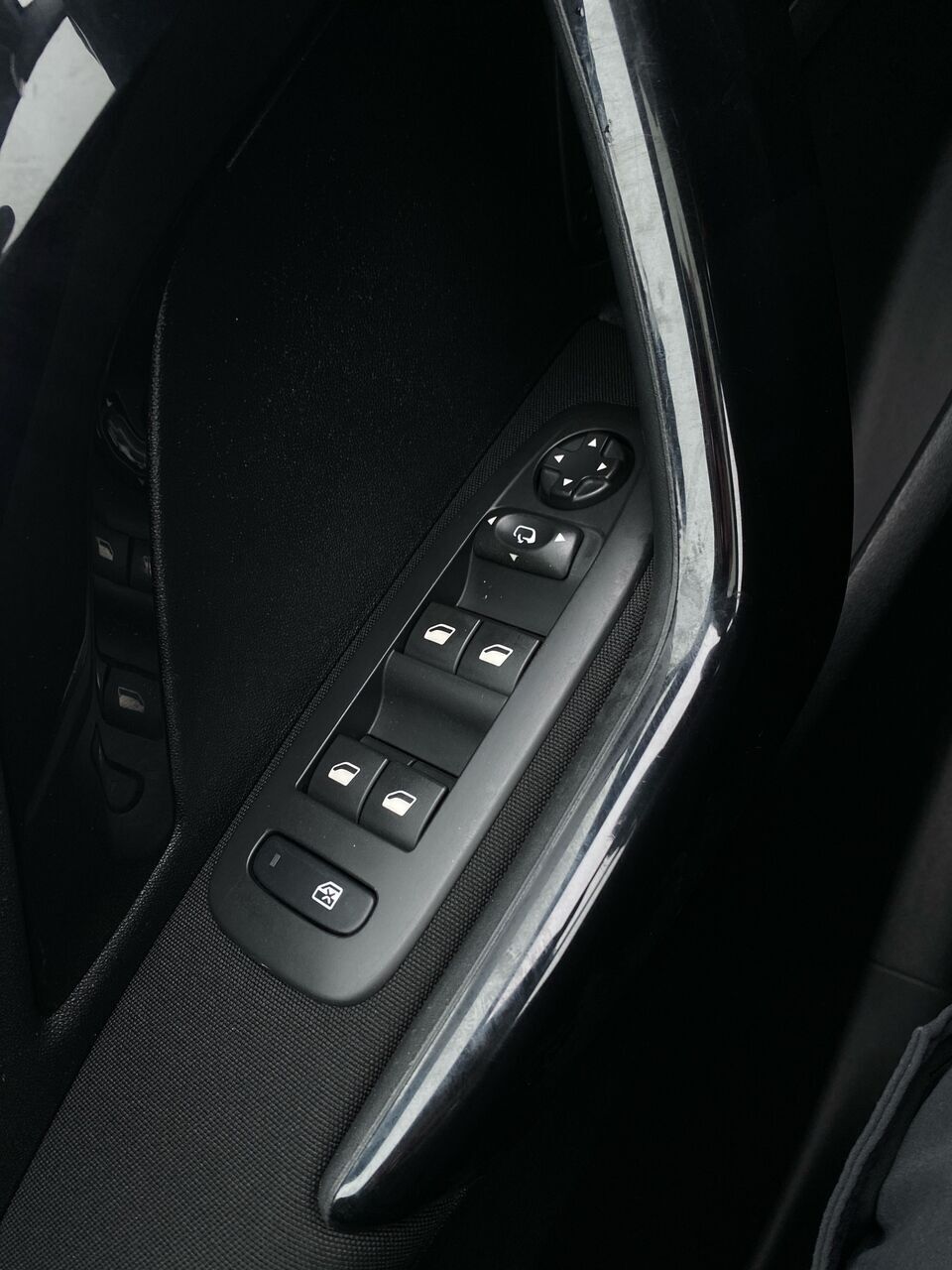 Hvid Peugeot 208 fra 2017