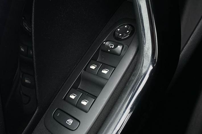 Hvid Peugeot 208 fra 2017