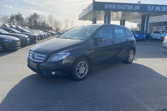 Sort Mercedes B200 fra 2012