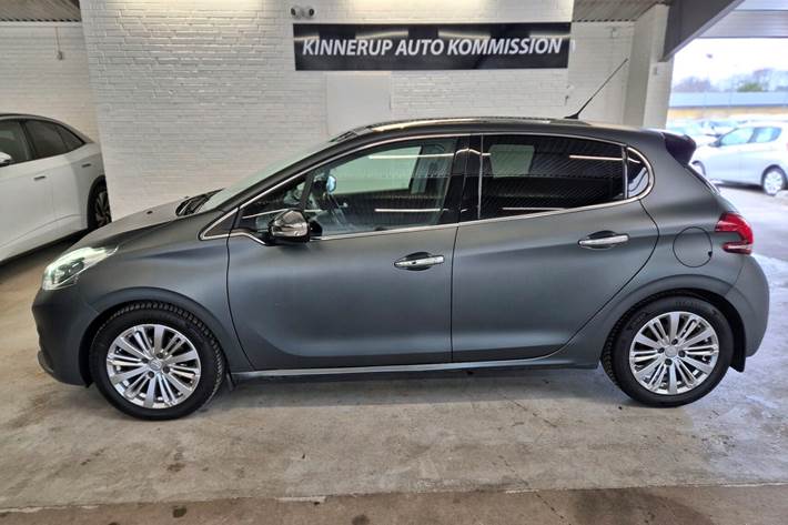 Grå Peugeot 208 fra 2018