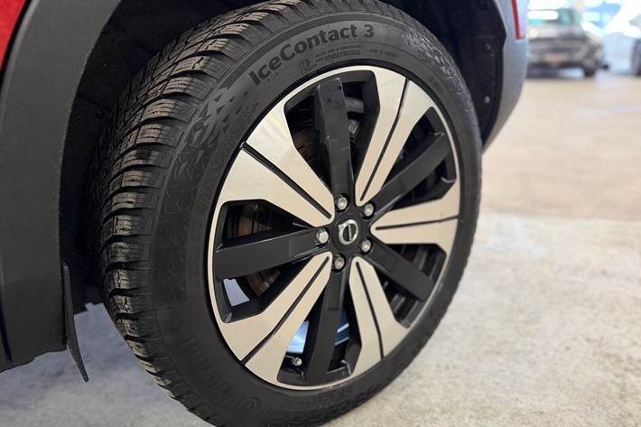 Rød Volvo C40 fra 2023