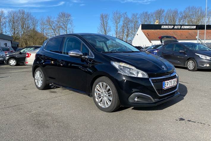 Sort Peugeot 208 fra 2017