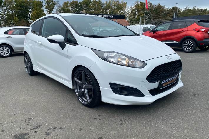 Hvid Ford Fiesta fra 2016