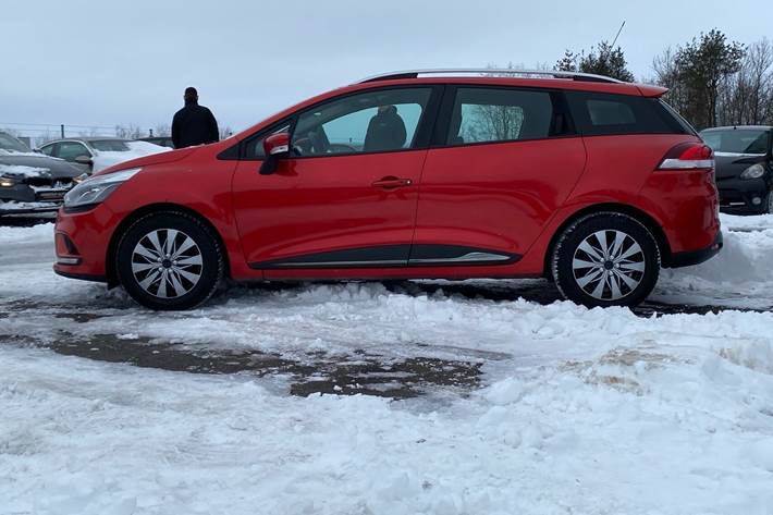 Rød Renault Clio fra 2019