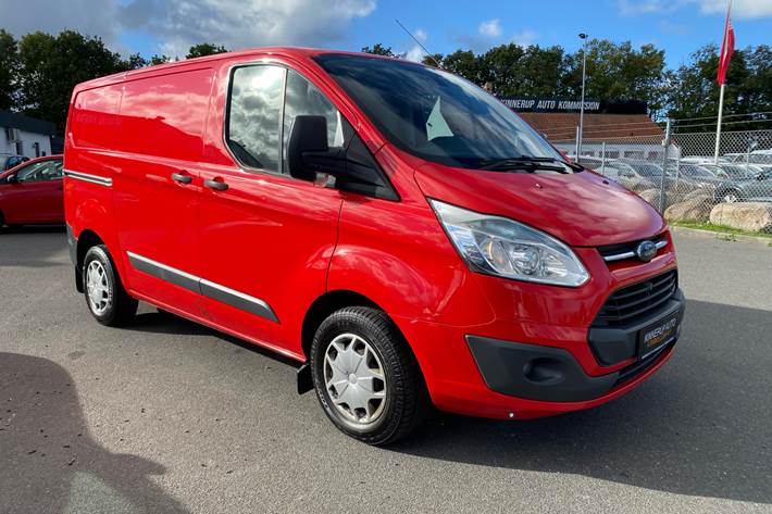 Rød Ford Transit Custom fra 2015