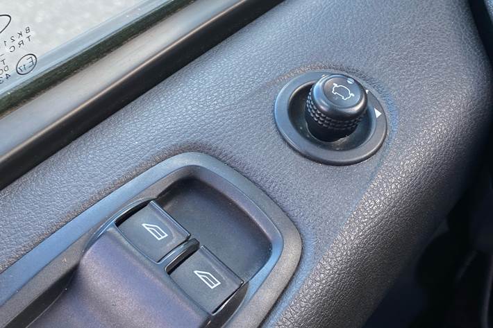 Rød Ford Transit Custom fra 2015