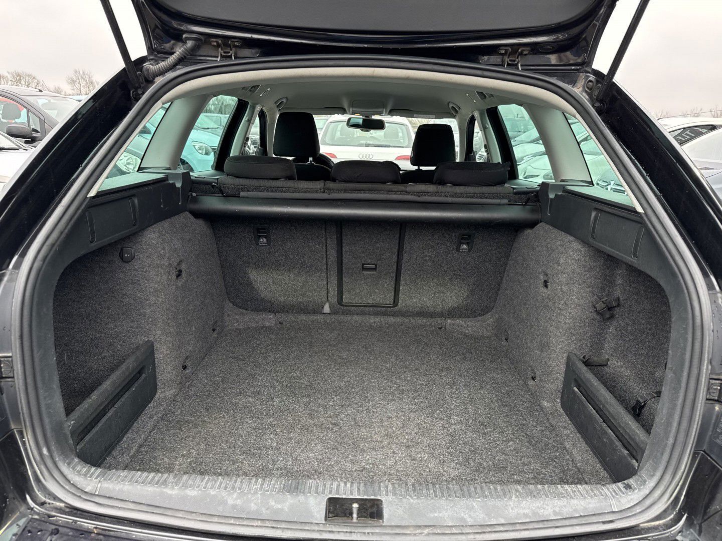 Sort Skoda Octavia fra 2015