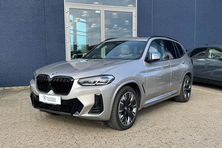 Grå BMW iX3 fra 2023