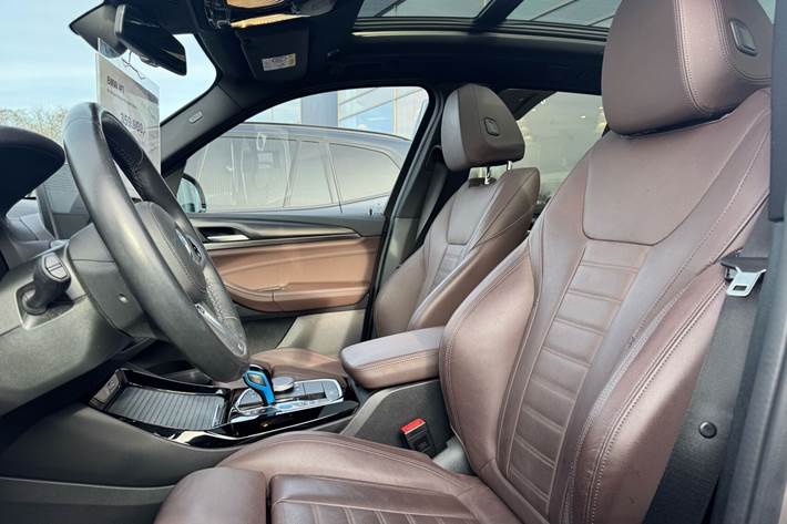 Grå BMW iX3 fra 2023