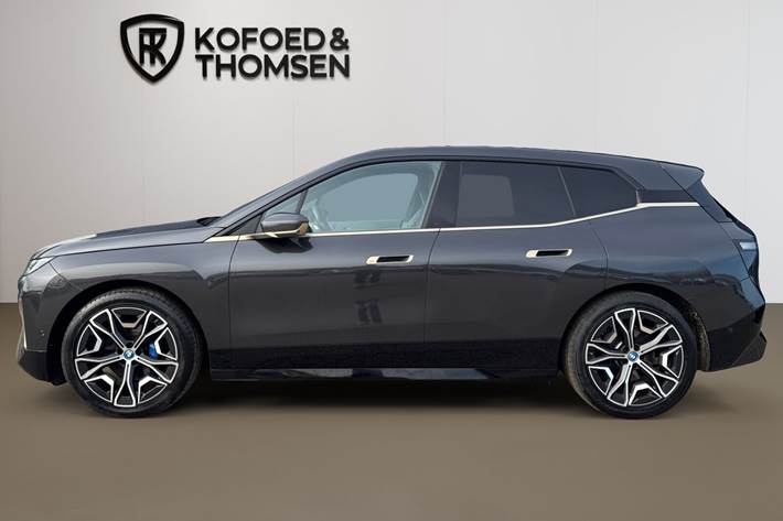 Sort BMW iX fra 2021