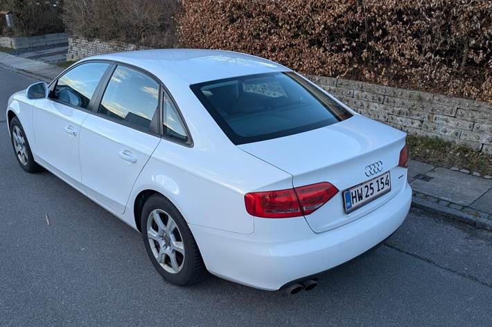 Hvid Audi A4 fra 2009