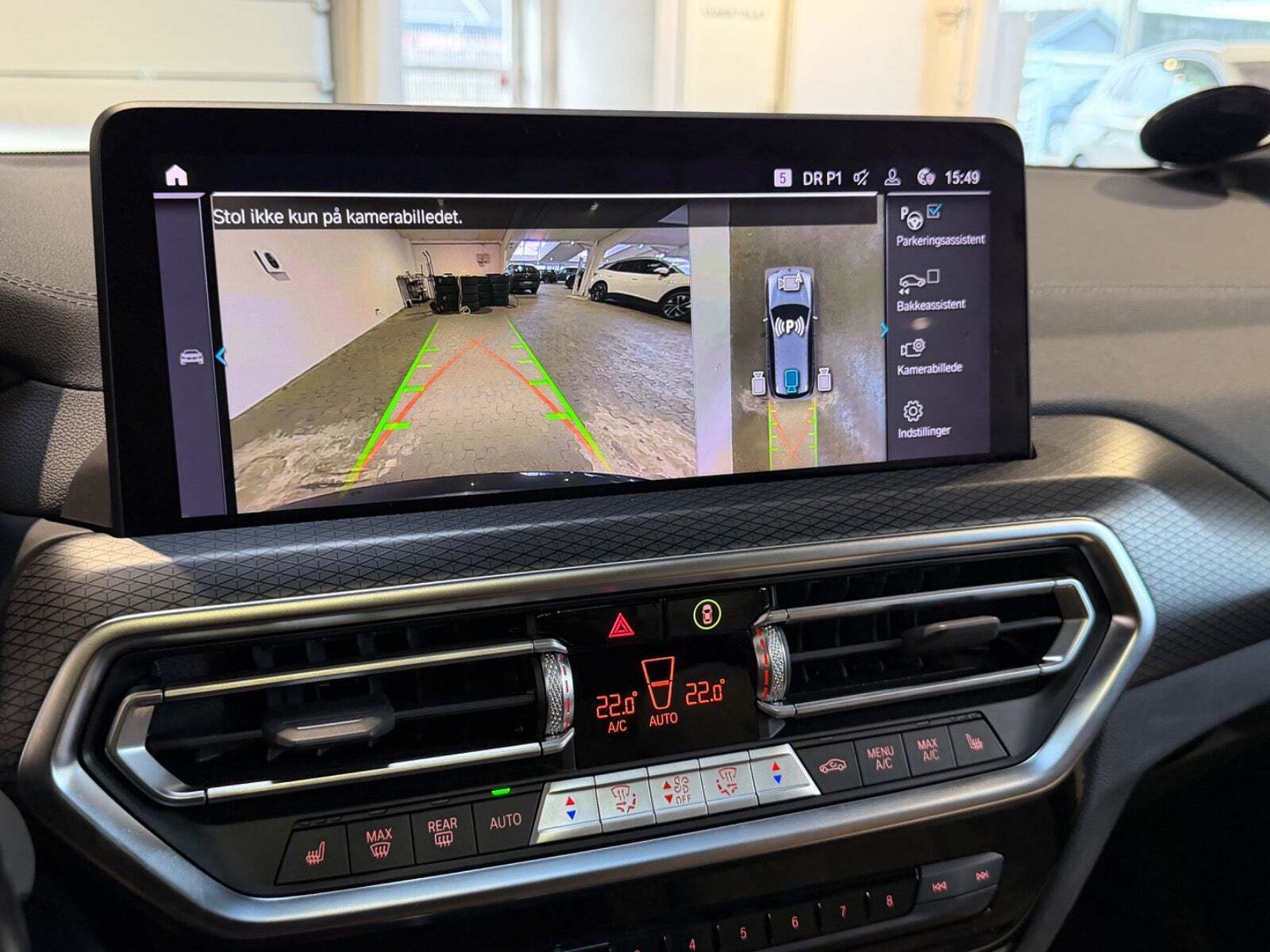 Grå BMW iX3 fra 2023