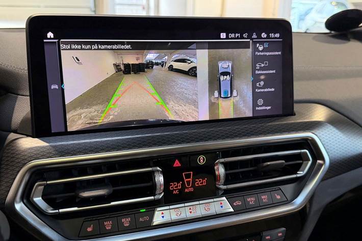 Grå BMW iX3 fra 2023