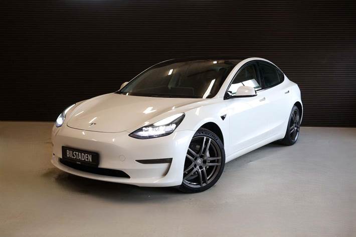 Hvid Tesla Model 3 fra 2022