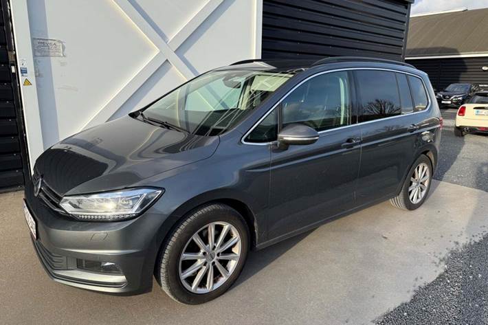 Grå VW Touran fra 2020