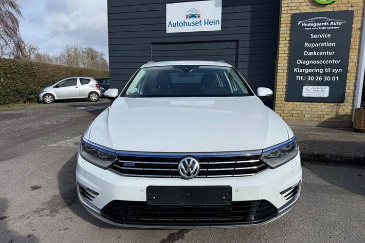Hvid VW Passat fra 2018