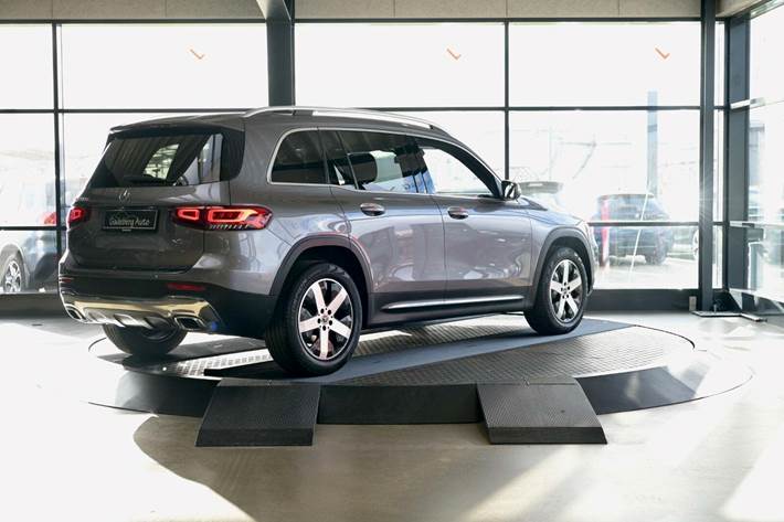 Grå Mercedes GLB200 d fra 2020