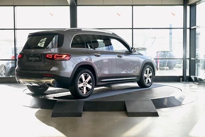 Grå Mercedes GLB200 d fra 2020