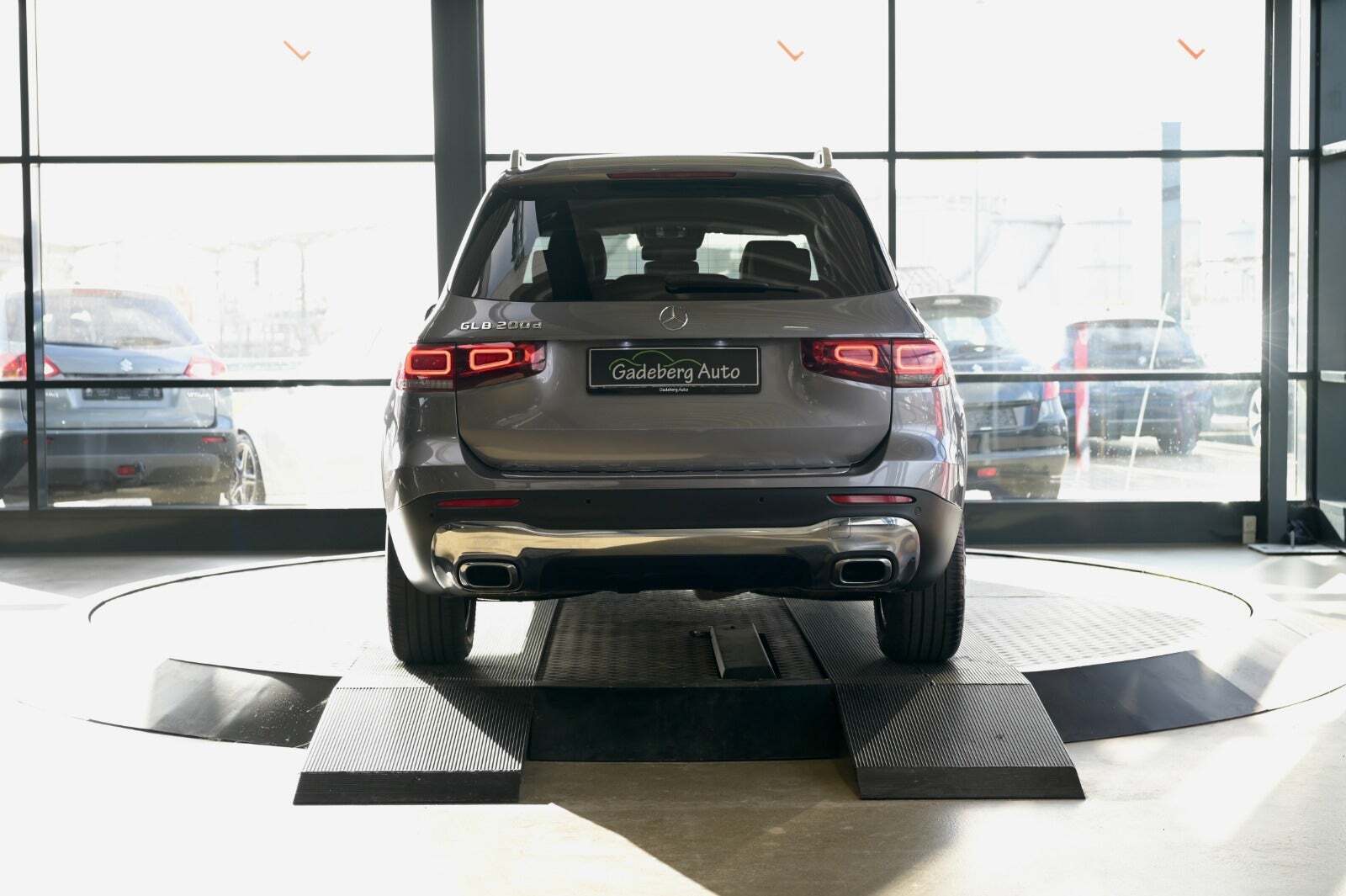 Grå Mercedes GLB200 d fra 2020