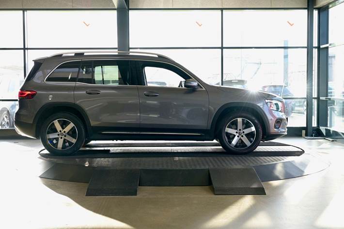 Grå Mercedes GLB200 d fra 2020