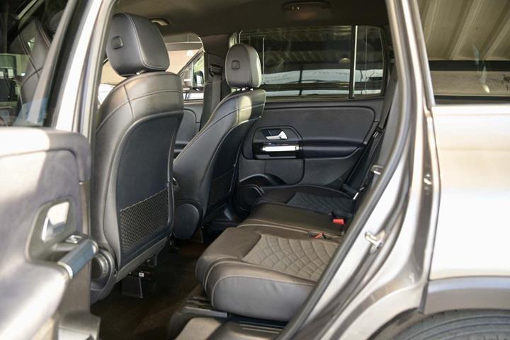 Grå Mercedes GLB200 d fra 2020
