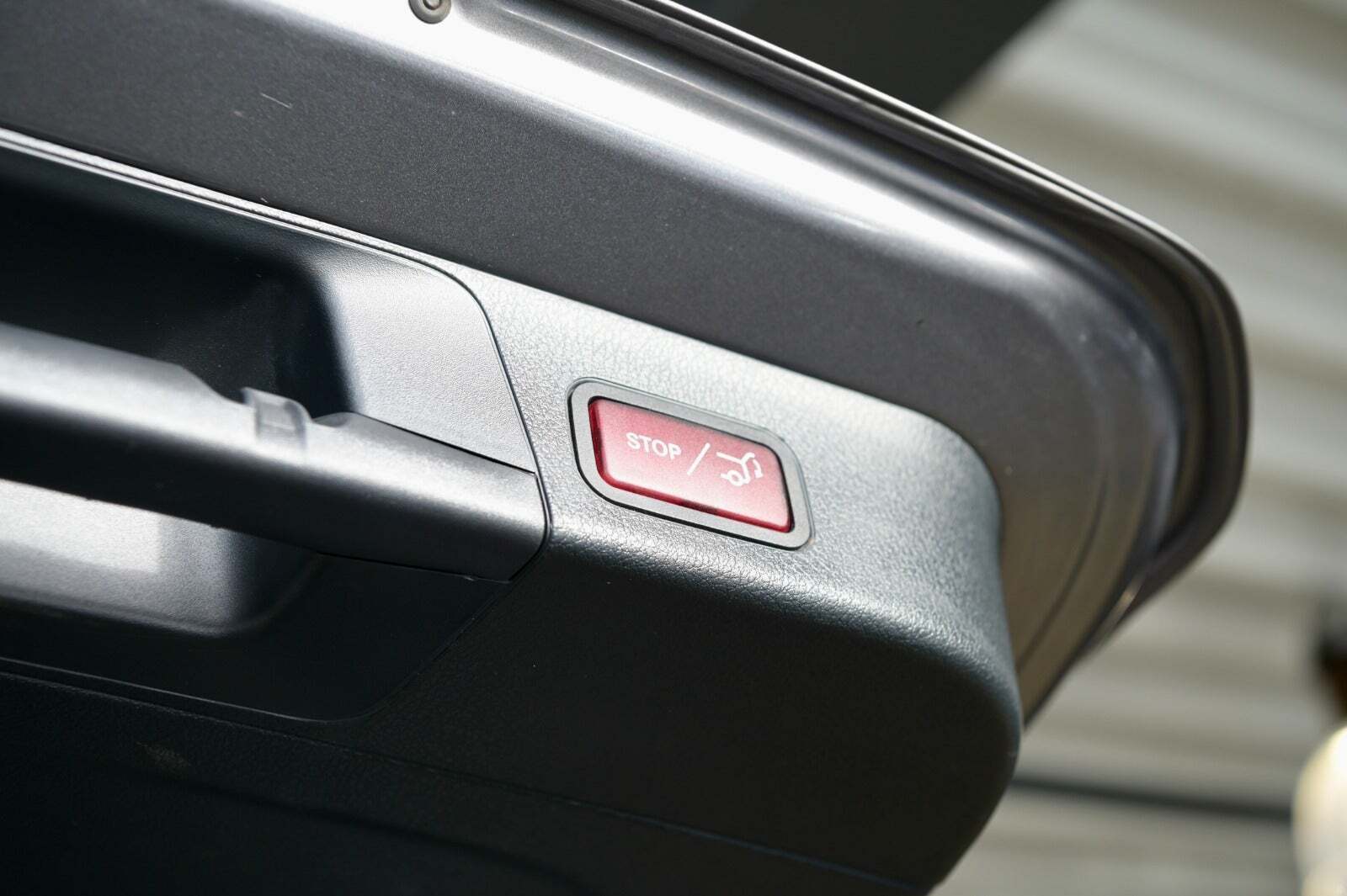 Grå Mercedes GLB200 d fra 2020