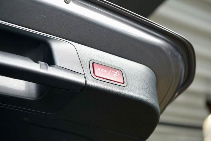 Grå Mercedes GLB200 d fra 2020