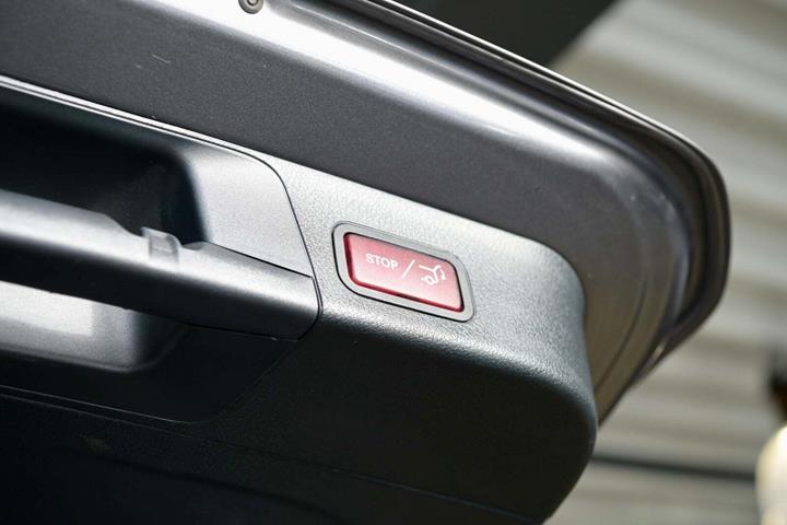 Grå Mercedes GLB200 d fra 2020