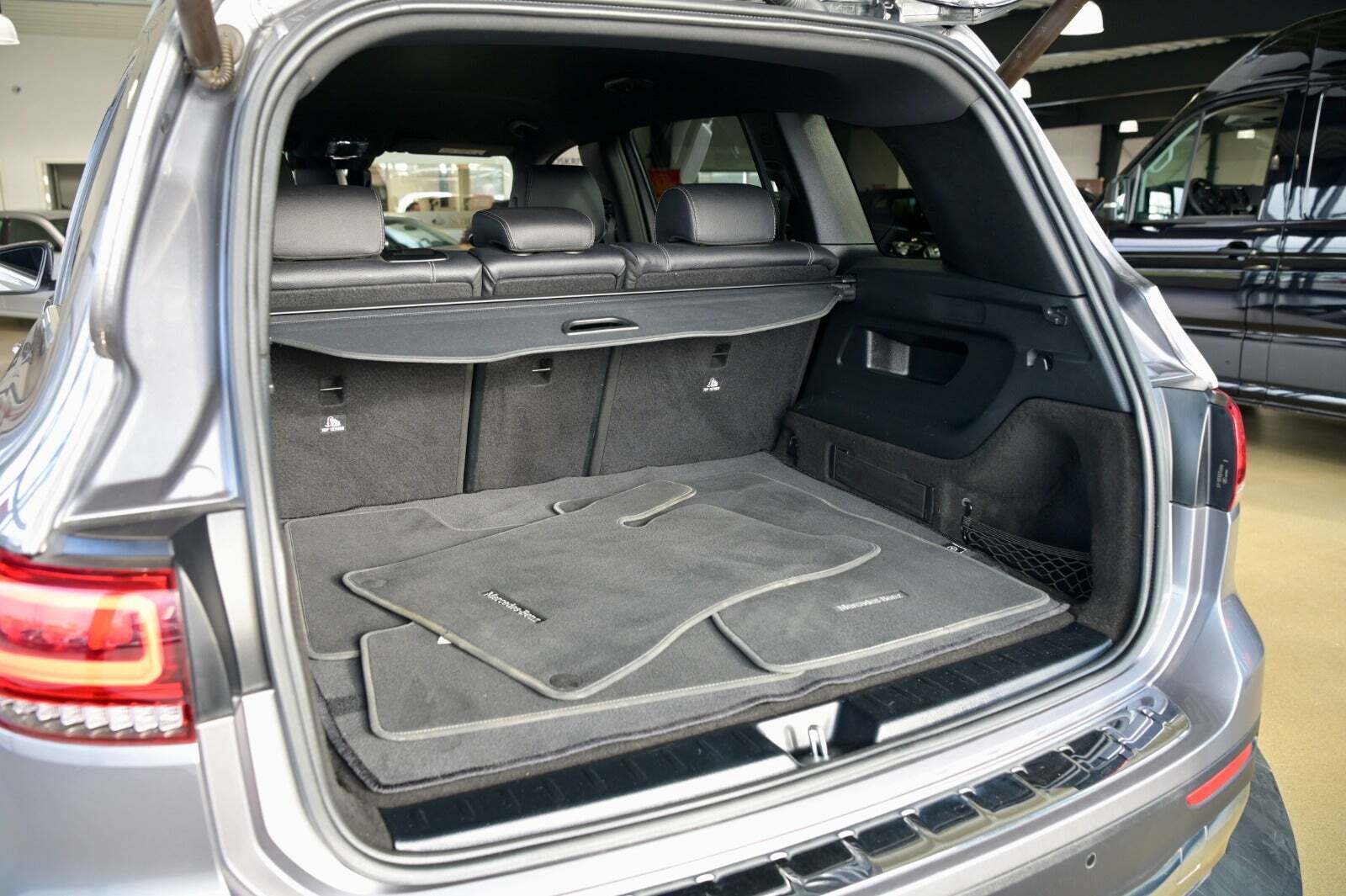 Grå Mercedes GLB200 d fra 2020