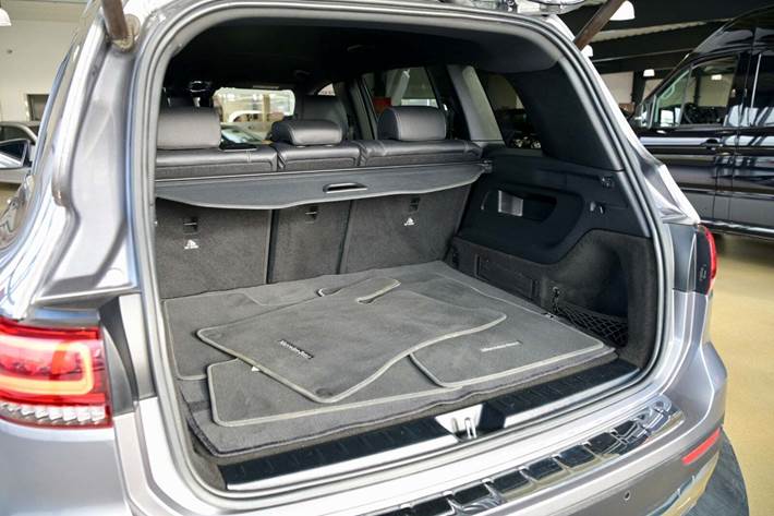 Grå Mercedes GLB200 d fra 2020