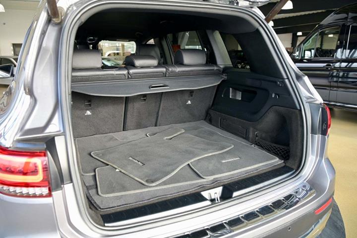 Grå Mercedes GLB200 d fra 2020