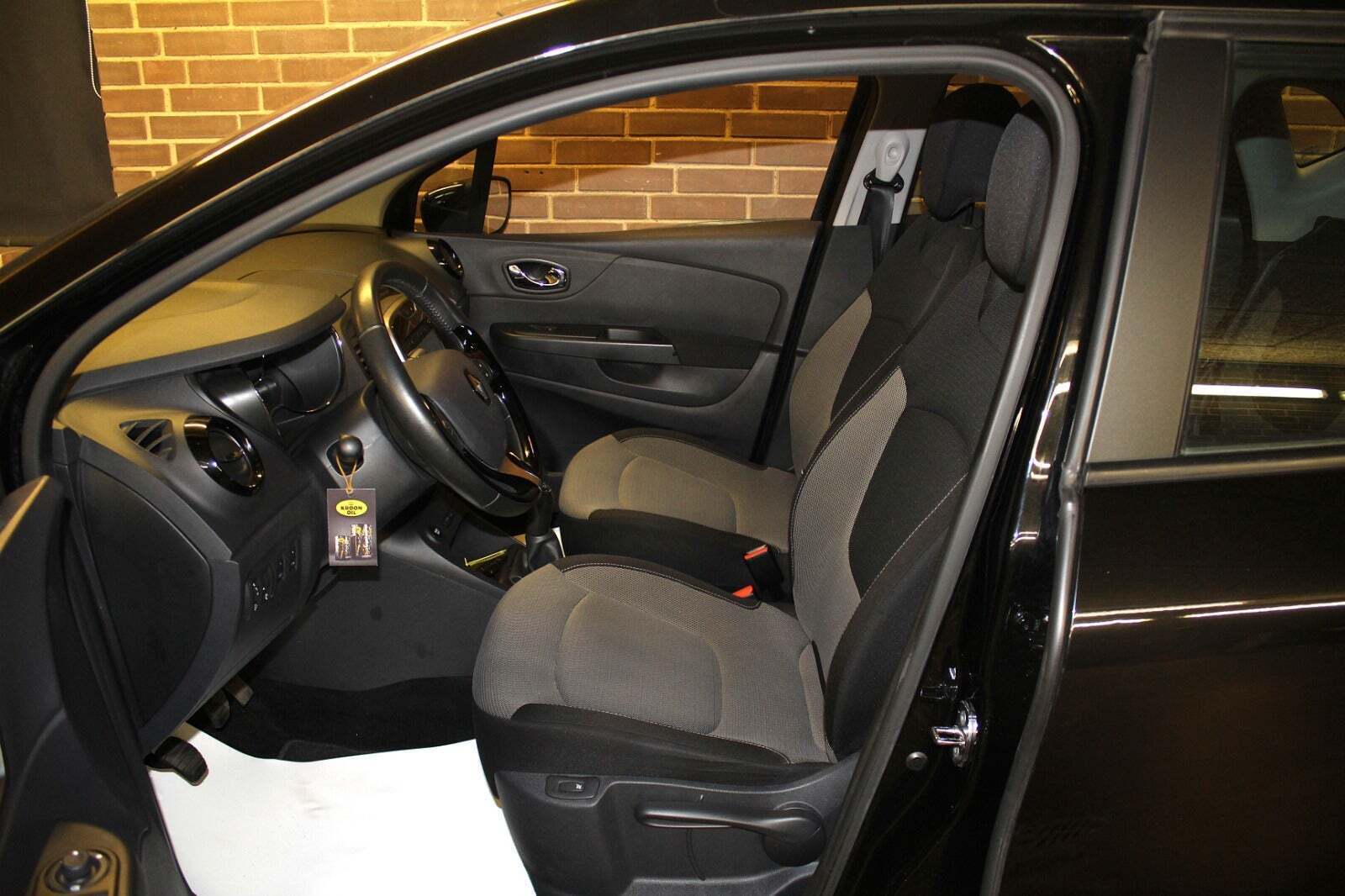 Sort Renault Captur fra 2016