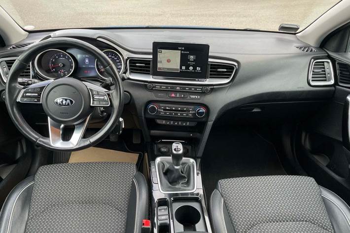 Blå Kia Ceed fra 2019