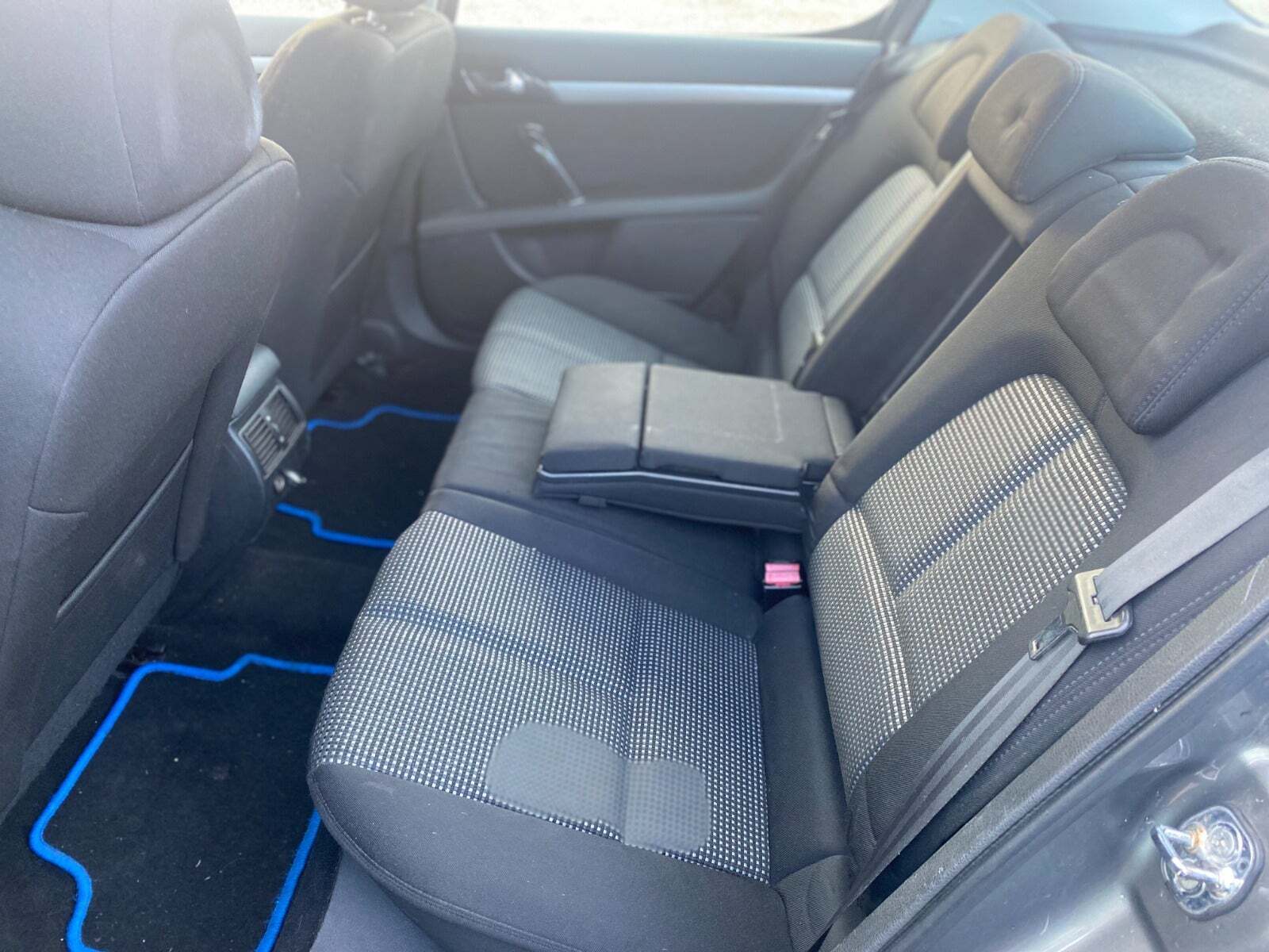 Beige Peugeot 407 fra 2009