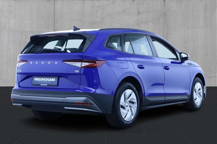 Blå Skoda Enyaq fra 2021