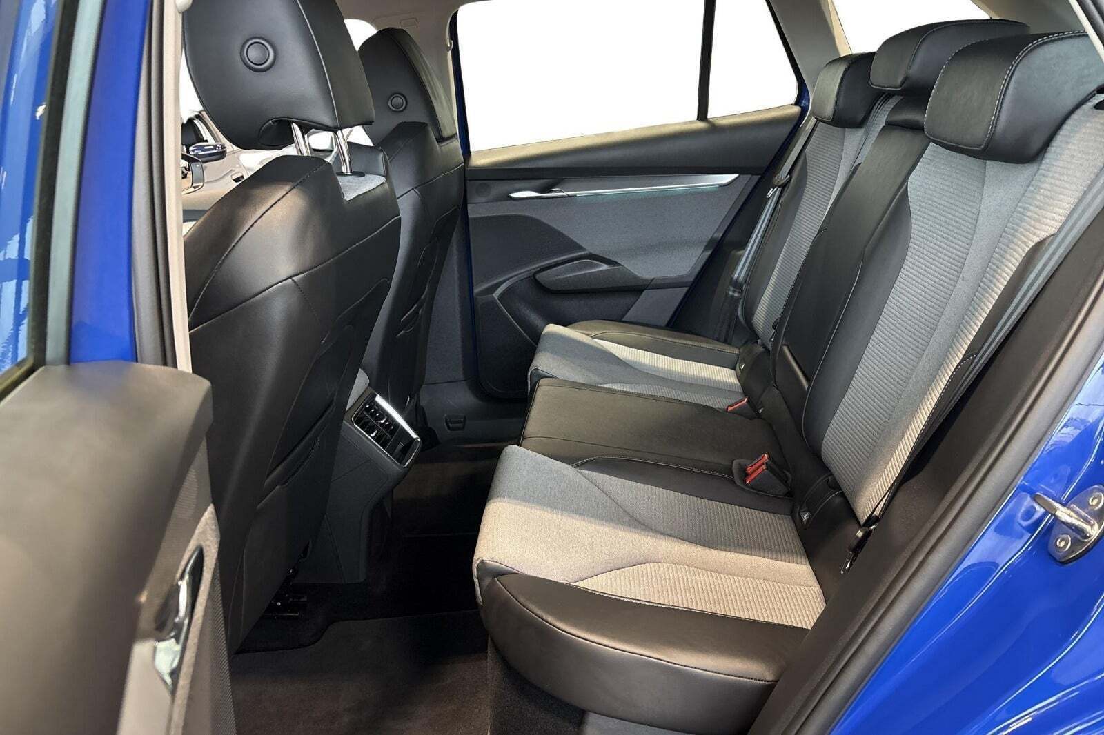 Blå Skoda Enyaq fra 2021