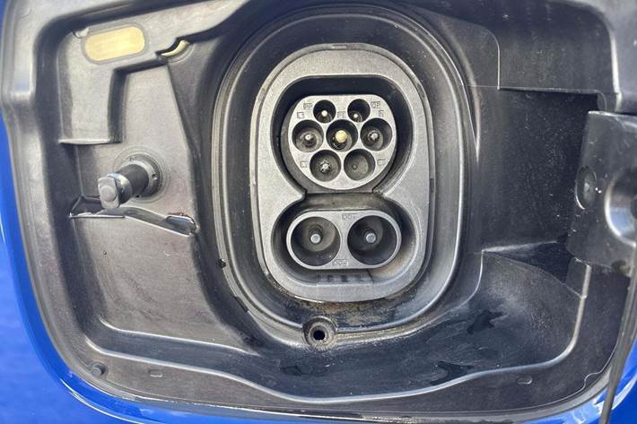 Blå Skoda Enyaq fra 2021