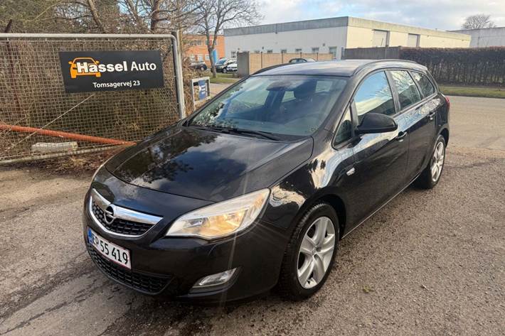 Grøn Opel Astra fra 2011