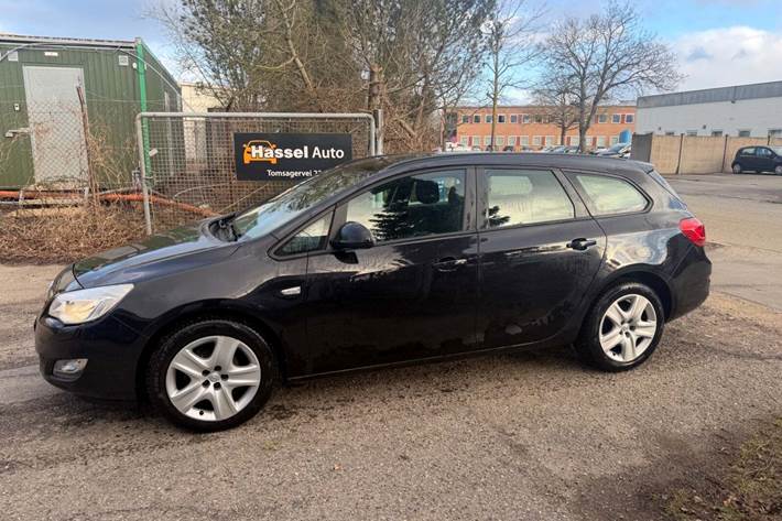 Grøn Opel Astra fra 2011