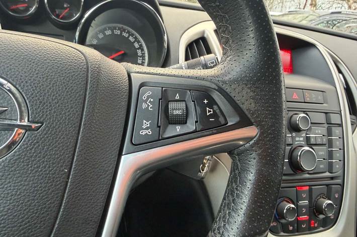 Grøn Opel Astra fra 2011