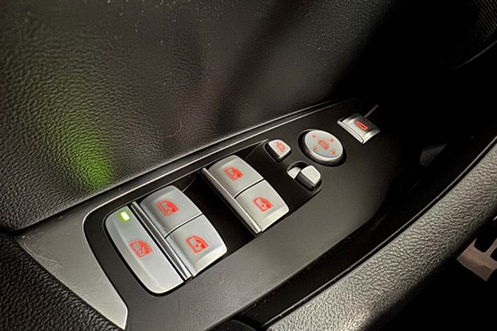 Grå BMW iX3 fra 2023