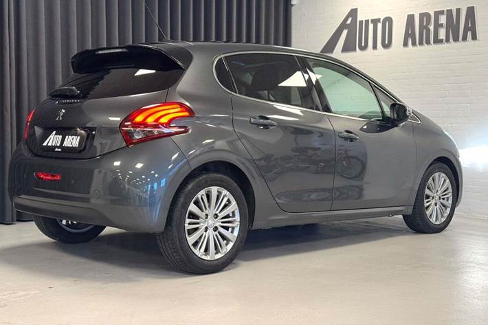 Grå Peugeot 208 fra 2017