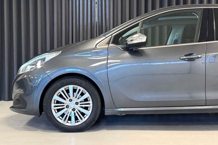 Grå Peugeot 208 fra 2017