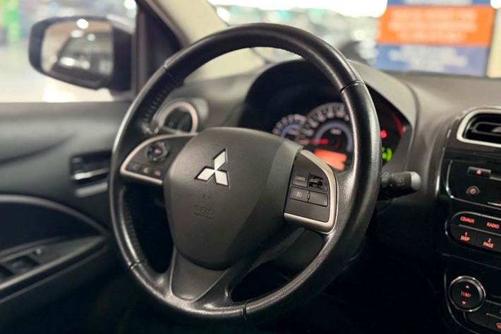 Sort Mitsubishi Space Star fra 2016